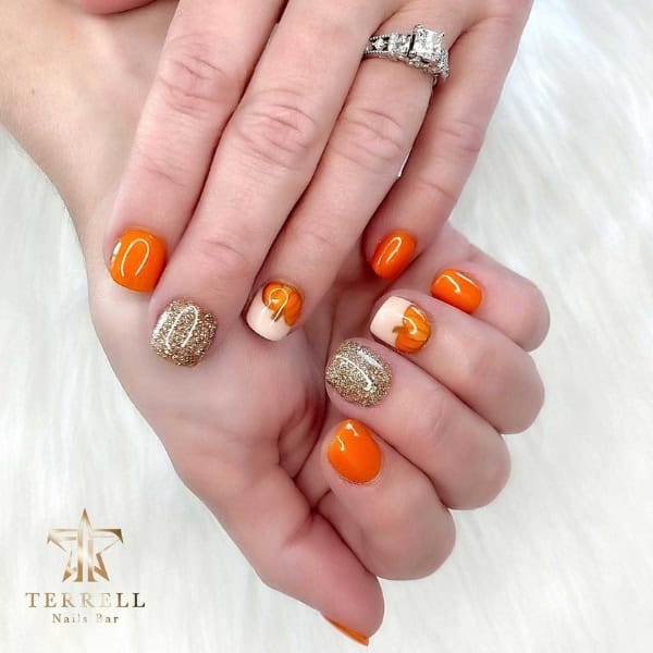 Experience the vibrant colors and durability of a professional dipping powder Terrell service.